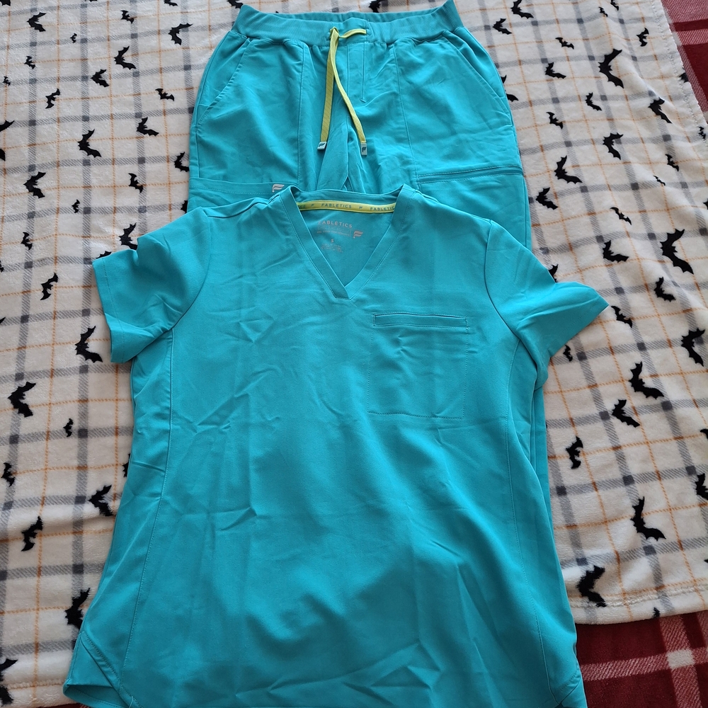 Fabletics Teal Small Scrub Set